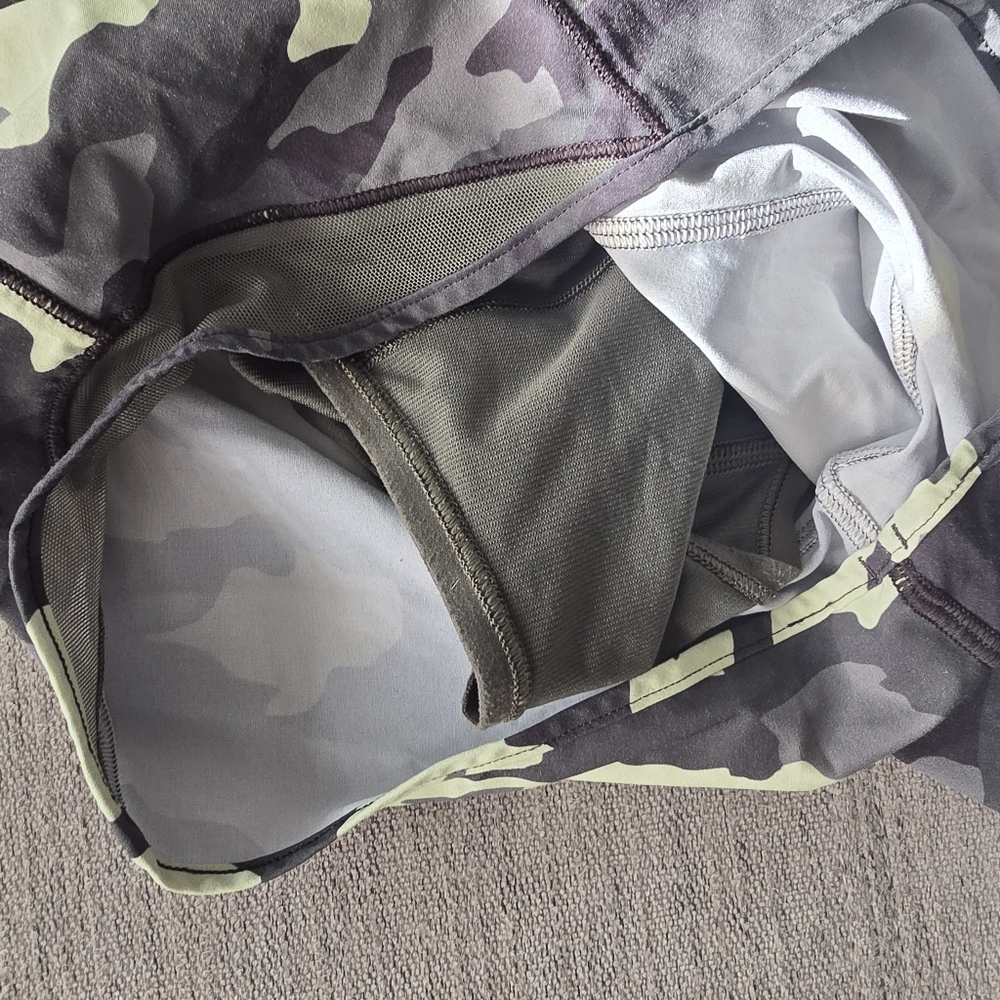 Lululemon Camo Print Running Women's Shorts Sz 4 Tall - Picture 4 of 8